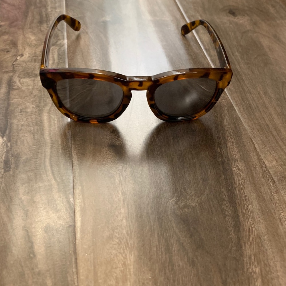 Patterned sunglasses